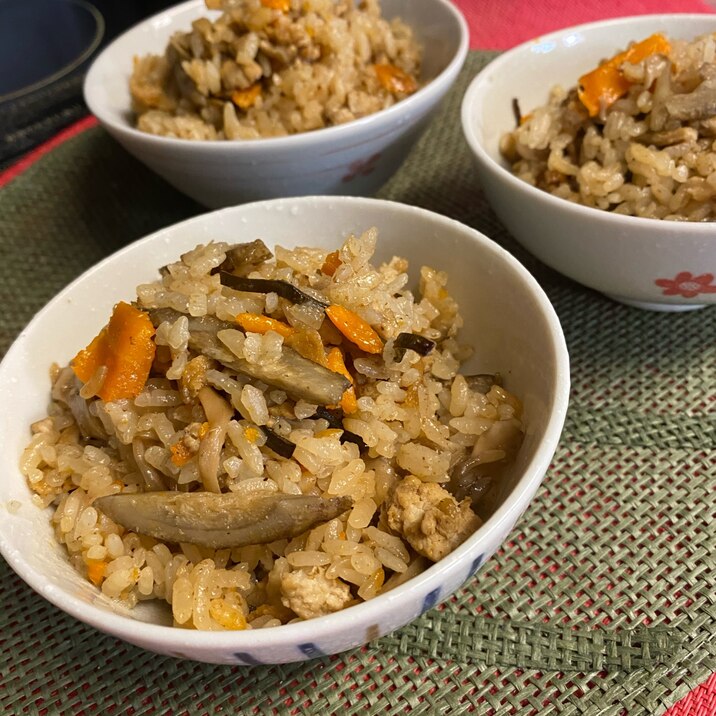 おかわり必至❣️炒め具材のおこわ風炊き込みご飯